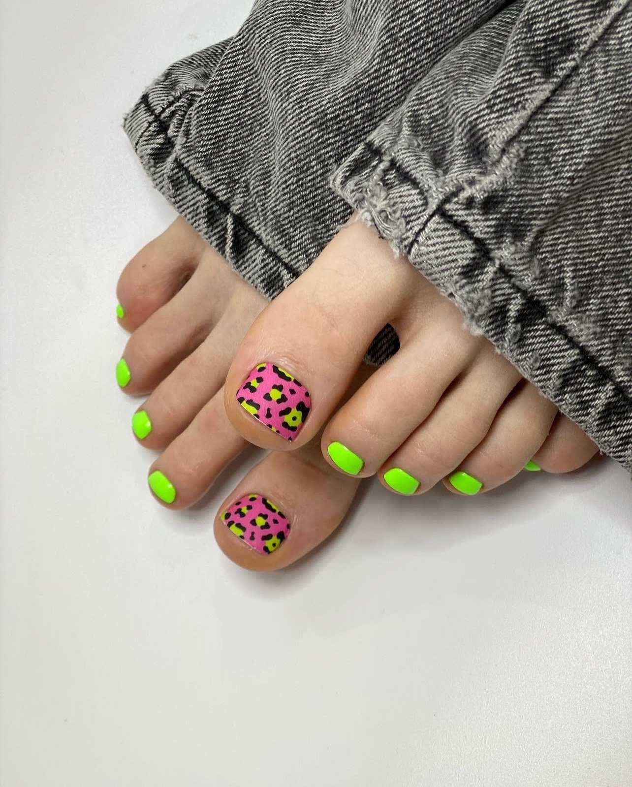Пример работы по педикюру от Shine Nail Bar